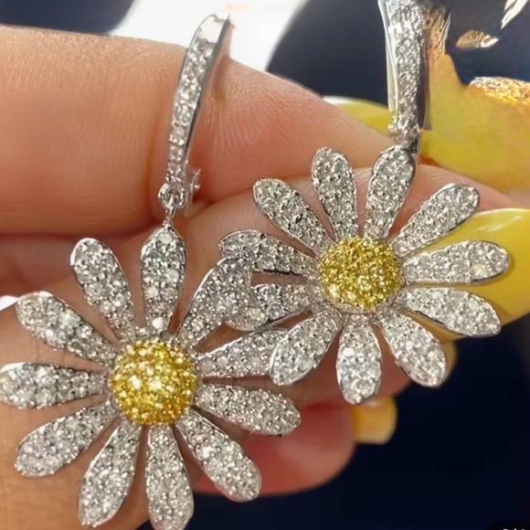 Elegant Silver and Gold Daisy Earrings - Picture 2 of 6